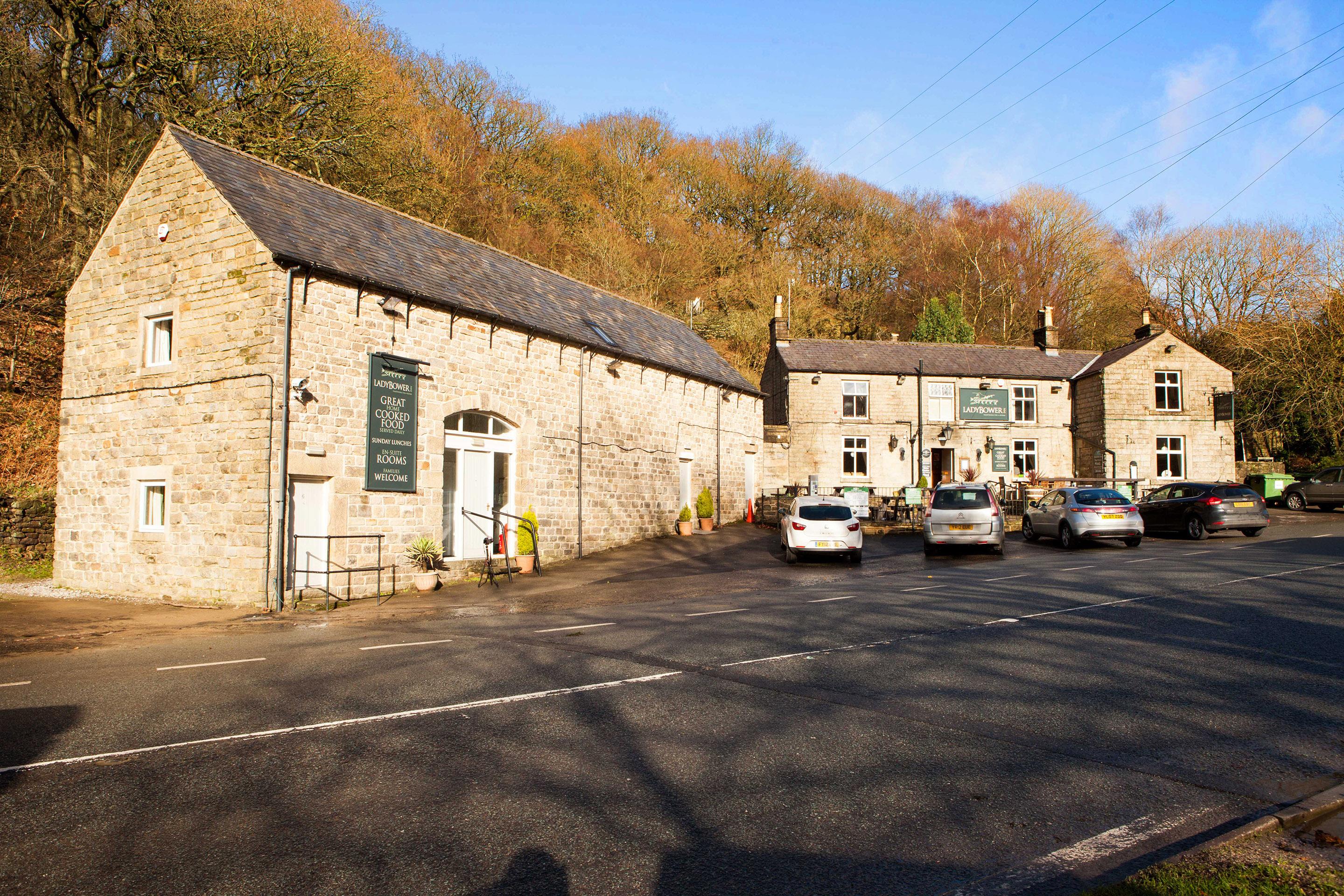 Oyo Ladybower Inn Bamford Exterior photo